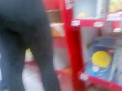 NALGONA CASADA COMPRANDO UTILES
