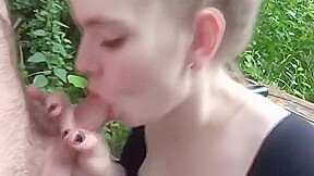 Neznakomka Soglasilas Otsosat Chlen V Parke Sidya Na Skameike I Proglotila Spermu