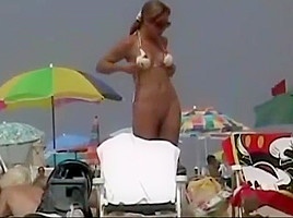Nude beach - superb babes like the attention