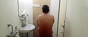 Oyo Jakr Nhate Wqt Bathroom Me House Keeping Wali Ko Choda
