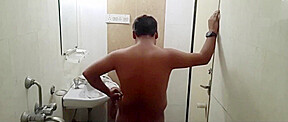 Oyo Jakr Nhate Wqt Bathroom Me House Keeping Wali Ko Choda