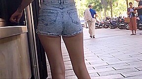 PRECIOSA Y FUMADORA