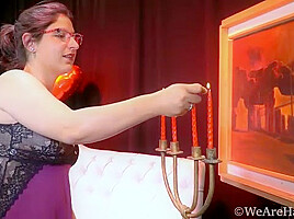 Passionate Emma celebrates Valentine Day - WeAreHairy