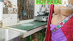 Payal Bhabi Ko Kitchen Me Chodke Chutt Phad Diya