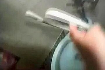 Pimp utilisant sa chienne blanche - à peu près