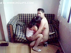 Pinagkasya sa maliit na sofa para maka sex - Pinayporndaddy