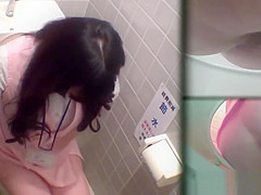 Pissing japanese babes