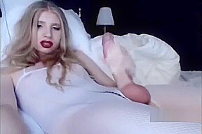 Polish Beauty Cums on Cam