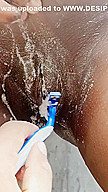 ප්‍රෙග්න්ට් අක්කා මයිල් බාන ගමන් Pregnant Wife Shaving Her Pussy - Sri Lankan
