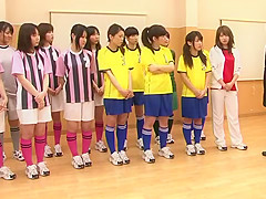 Presentation de 12 joueuses de la coach, une gardienne est mise l'preuve