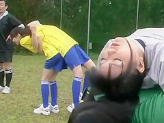 Presentation de 12 joueuses de la coach, une gardienne est mise l'preuve