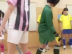 Presentation de 12 joueuses de la coach, une gardienne est mise l'preuve