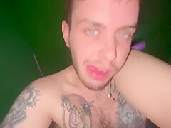 Pretty White Boy Puts It Down