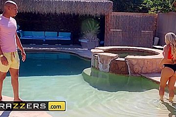 Ricky Johnson And Olivia Austin In Poolside Fucking