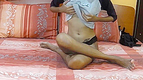 Romantic Couple Sex Armature Homemade Sexy Couple සර්ගෙ පුතා එක්ක ක්ලාස් කට් කරල - Sri Lankan