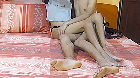 Romantic Couple Sex Armature Homemade Sexy Couple සර්ගෙ පුතා එක්ක ක්ලාස් කට් කරල - Sri Lankan