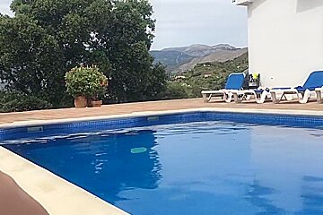 Russian lesbians pussy licking orgasms at the pool