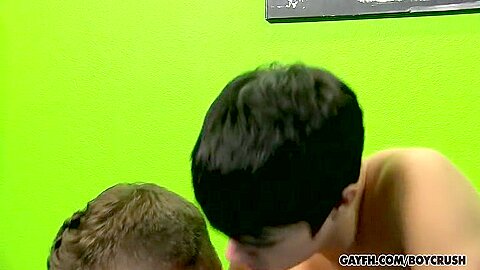 Ryan Sharp gives twink a foot massage and receives anal sex