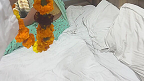 Sasur Ne Bahu Ko Khet Dikhane Ke Bahane Main Dost Ke Room Lejake Bahu Ke Chudai Kar Dee