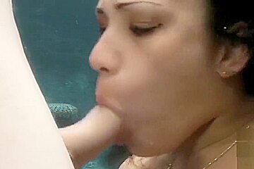 Sex Underwater Need a hand babe