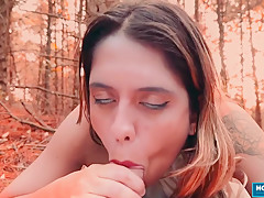 Sexy Scarlett Taylor Gives Lover A Wild Blowjob While Driving
