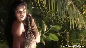 She Spend Her Time To Arouse And Seduce Her Man With Her