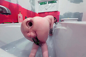 Sissy Bath Time With Tiffany Ciskiss Her Girl Butt Gapped With Xl Glass Butt Plug