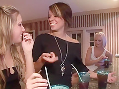 Slim girls flashing - DreamGirls