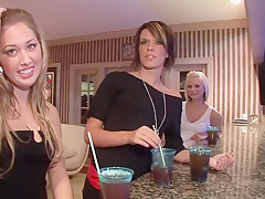 Slim girls flashing - DreamGirls