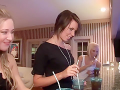Slim girls flashing - DreamGirls