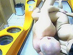 Solarium Paar fickt im Solarium XXL