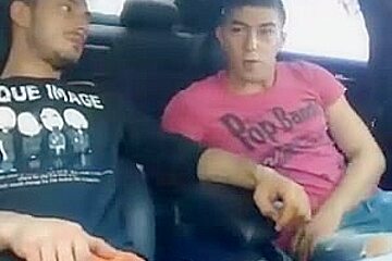 Str8 friends jerking together on cam