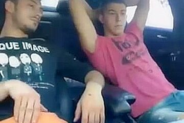 Str8 friends jerking together on cam