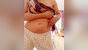 Tamil Sexy Aunty After Shower Sexy Body In Towel Secret Mms