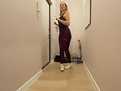The Whore Told Her Cuckold That She Went For A Run And She Fucks In The Entrance With Her Lover