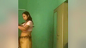 Today Exclusive- Aunty Wearing Cloths