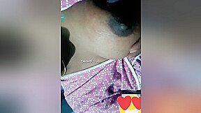 Today Exclusive- Desi Girl Showing Boob Sto Lover On Video Call