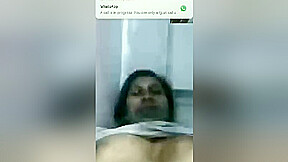 Today Exclusive- Desi Girl Showing Her Boobs