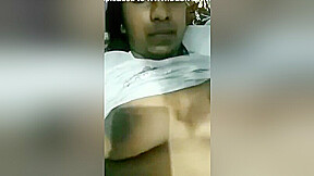 Today Exclusive- Desi Girl Showing Her Boobs