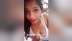 Today Exclusive- Sexy Sarika Showing Her Boob In Live Show