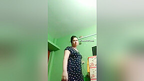 Today Exclusive -horny Bhabhi Shows Her Boobs And Pussy