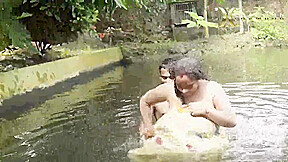 Today Exclusive-dirty Big Boobs Bhabi Bath In Pond With Handsome