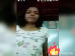Today Exclusive-sexy Girl Shows Her Boobs On Vc