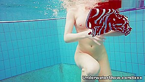 UnderwaterShow Video: Mohnatka