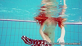 UnderwaterShow Video: Mohnatka