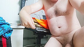 VID_115 masturbare,baut pisat,mancat sperma,penetrare cu tomfa (23 min )