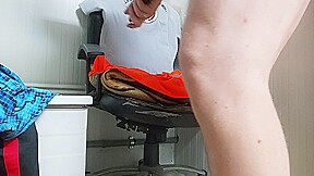 VID_115 masturbare,baut pisat,mancat sperma,penetrare cu tomfa (23 min )