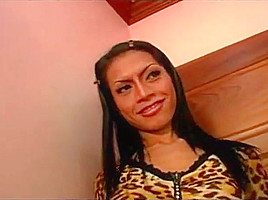 Vampy kitty does her best for her lover delight