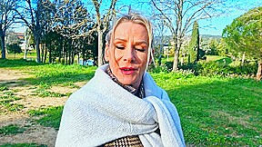 Victoria, 47, executive assistant in Paris!