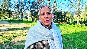 Victoria, 47, executive assistant in Paris!